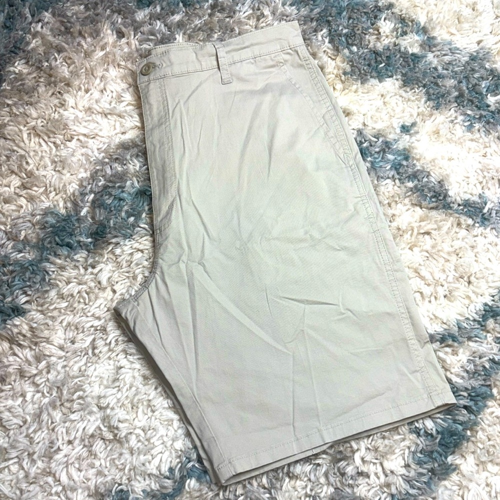 👖Wrangler Performance Utility Shorts ~ Stone